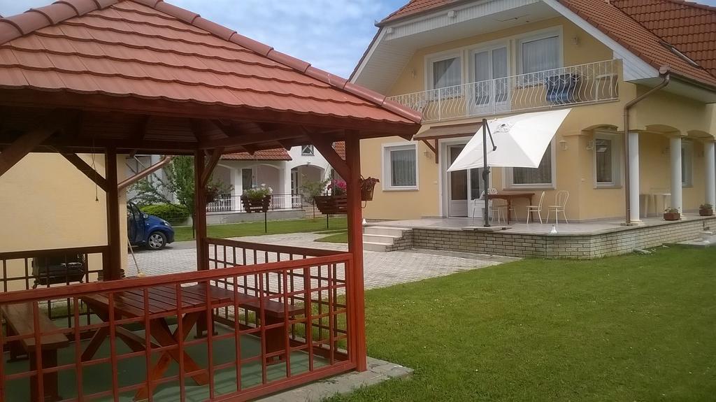 Erika Vendeghaz Hotel Buk Ngoại thất bức ảnh
